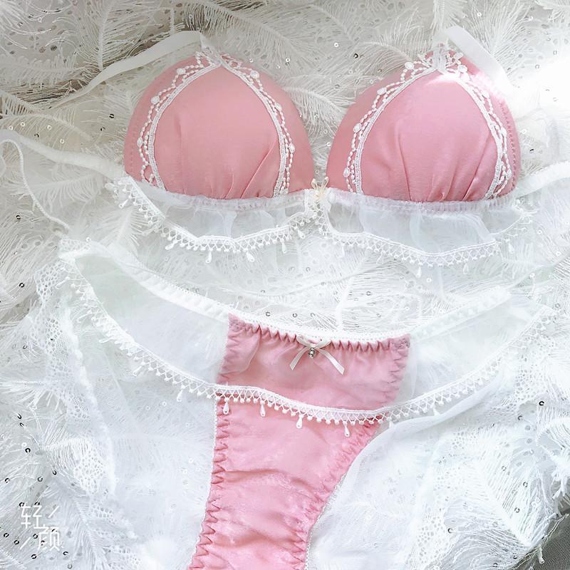 Retro lace triangle cup bra set