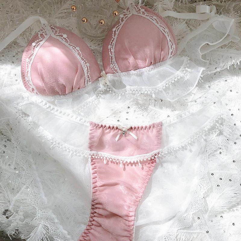 Retro lace triangle cup bra set