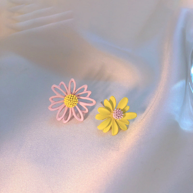 Girly heart small daisy earrings/small fresh and wild flower earrings