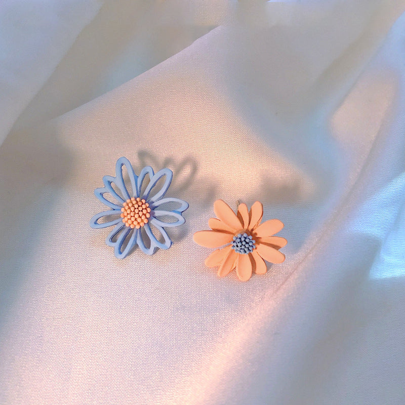 Girly heart small daisy earrings/small fresh and wild flower earrings