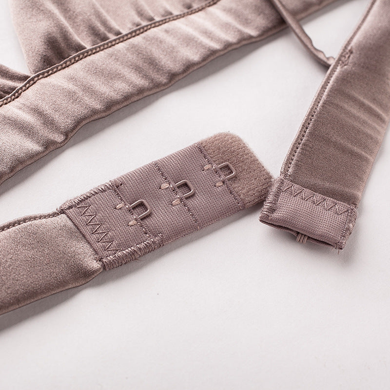Süßes, bequemes, weiches Bralette aus Seide von Sweetie 