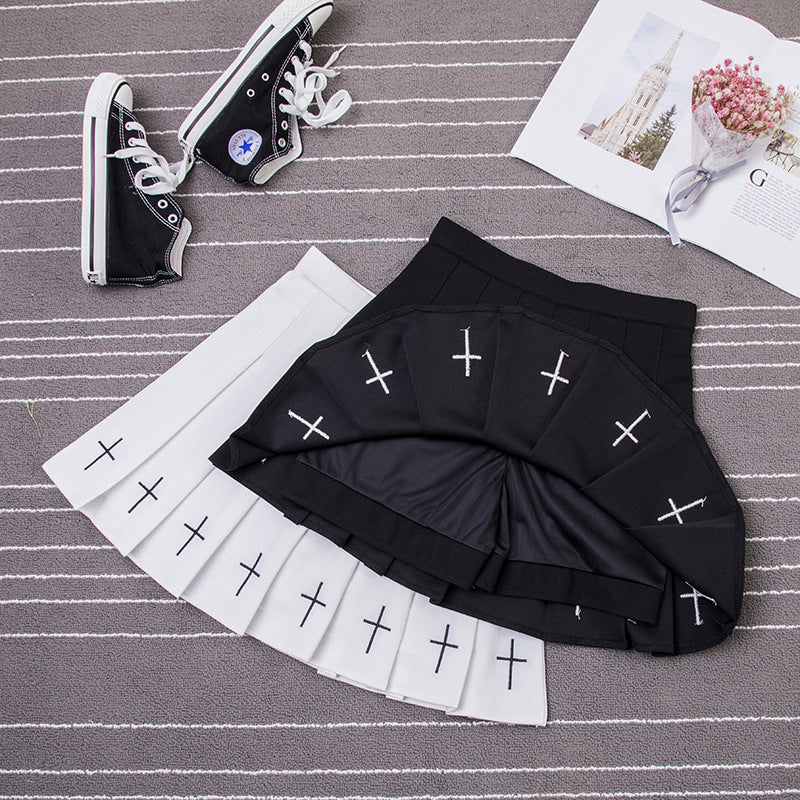 Embroidered black and white high waist skirt
