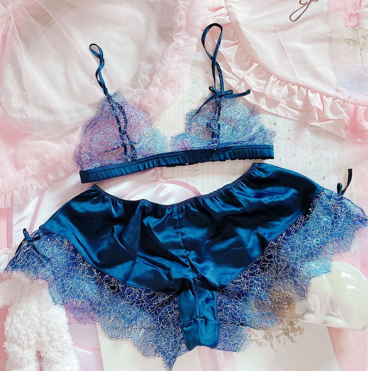 Japanese Girl Eyelash Lace Sexy Steelless Triangle Cup Satin Bra Set
