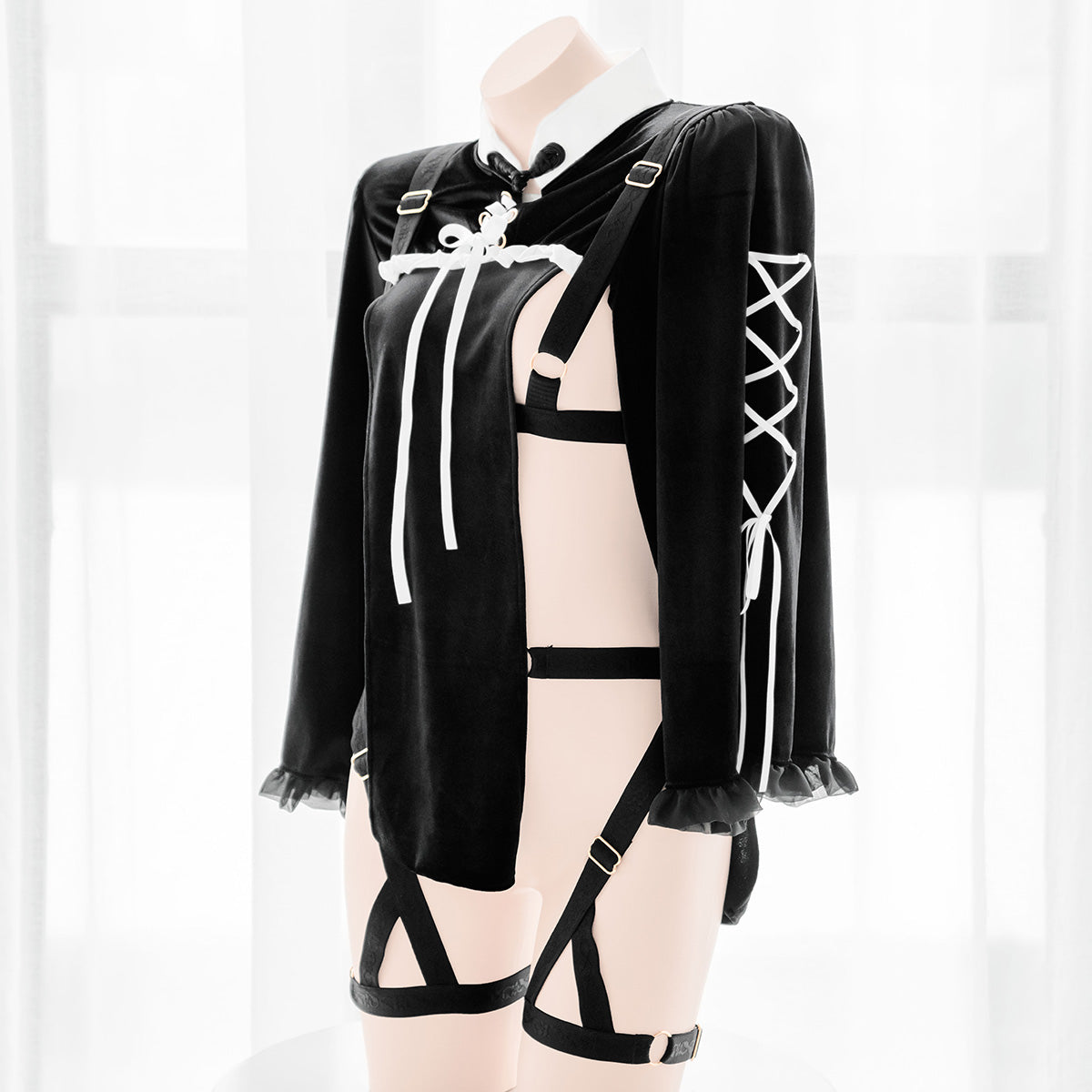 Sofyee Acacia Stealing Kiss Sexy Bondage Hohles ultrakurzes Cheongsam-Kleid 