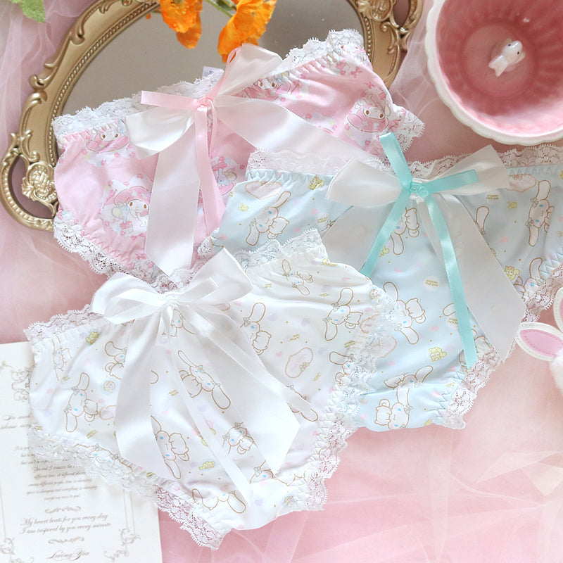 Süßes Lolita-Mädchen, süßes Brothöschen mit Spitzenschleife 