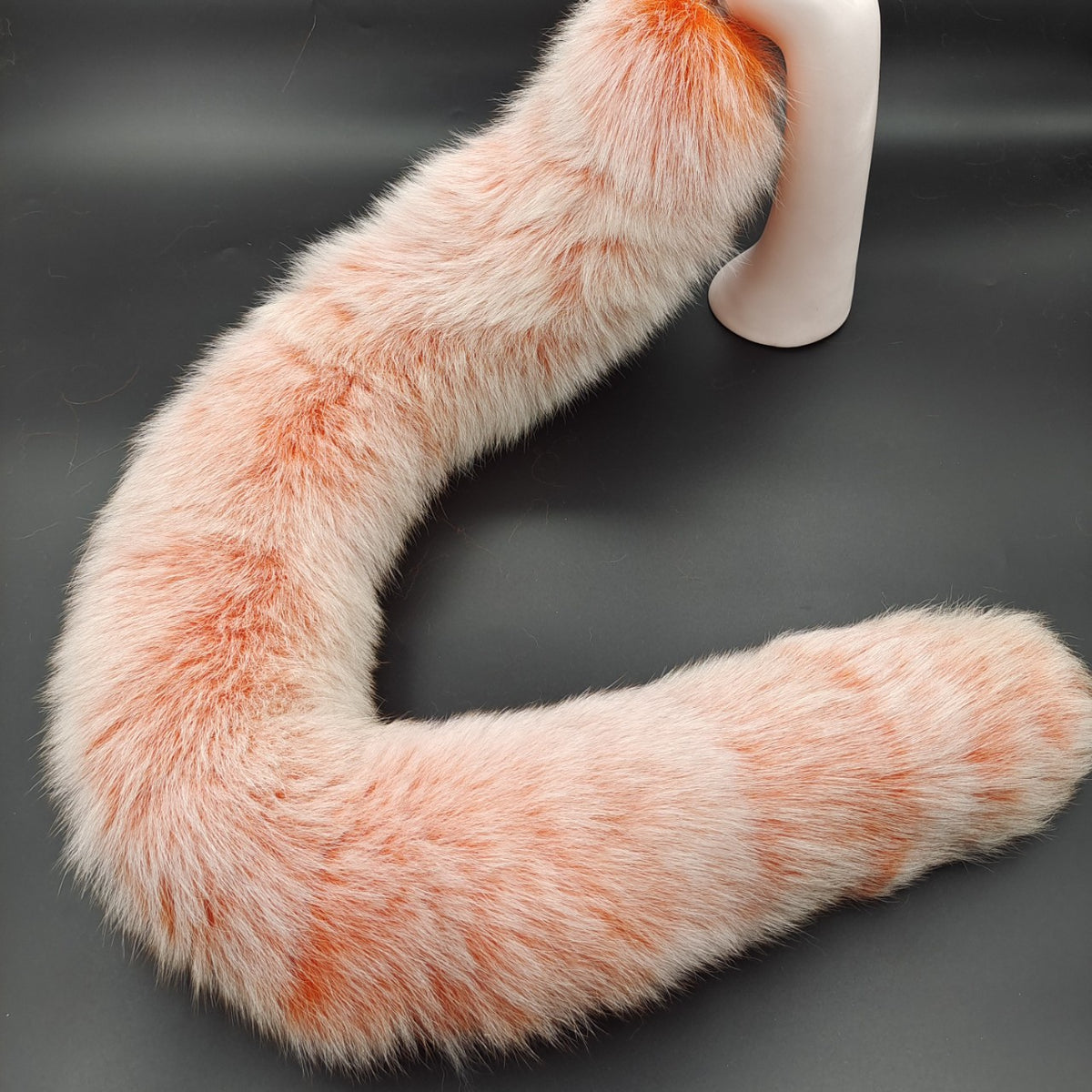 Oranger langer Fuchs-Buttplug-Schwanz
